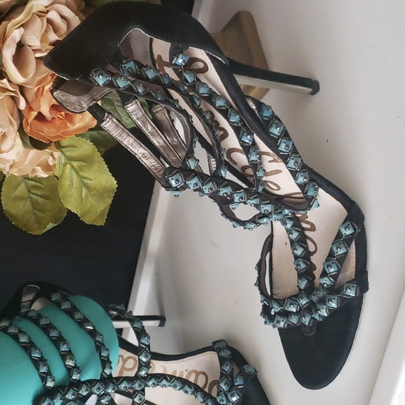 Shoes - Picture 3 of 5